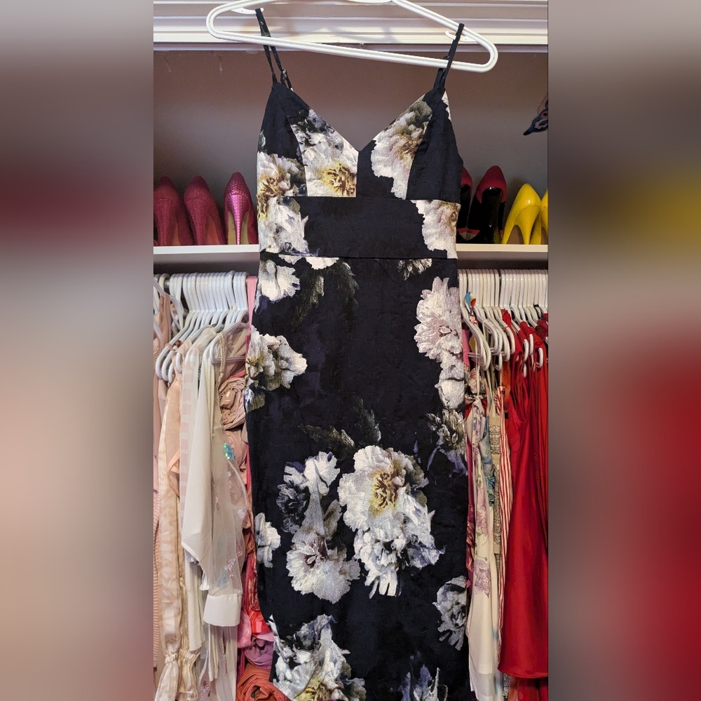 Dynamite Midnight Blue Floral Midi Dress with White & Cream Flowers Xs